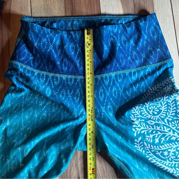 Inner Fire Yoga Capris - Picture 3 of 6